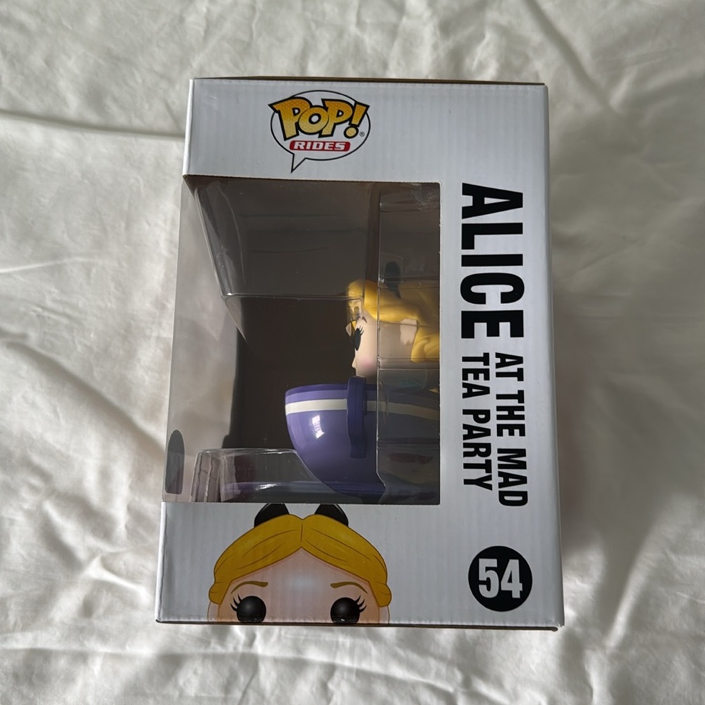 Funko Alice in Purple Teacup Vinyl Figure - Picture 2 of 6